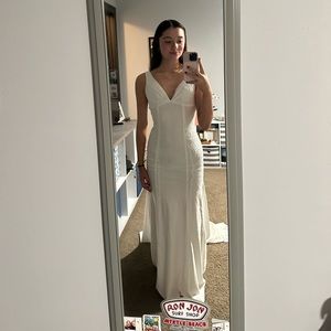 NWT: Mermaid Deep V-Neck Beaded Satin Prom Dress